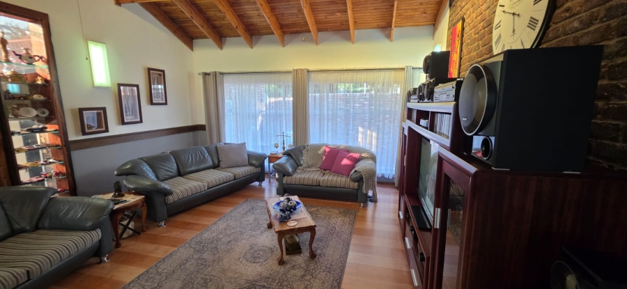 5 Bedroom Property for Sale in Wilkoppies North West